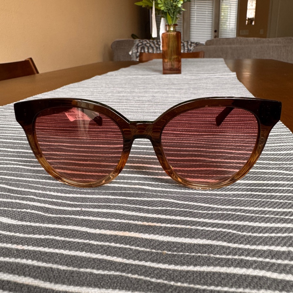 Stylish Brown Sunglasses with Pink Lenses